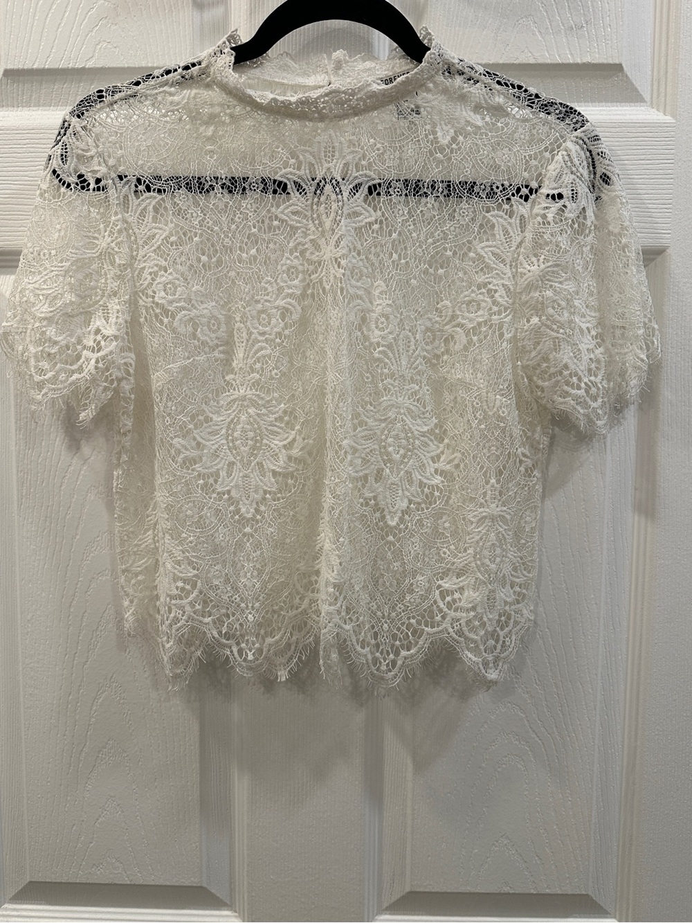 Forever 21 white floral lace mock-neck short-sleeve top size S EUC